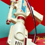 VINTAGE SPACE LASER ELECTRONIC GUN TOY ASTRONAUT ALIEN BLASTER FLASHING BARREL